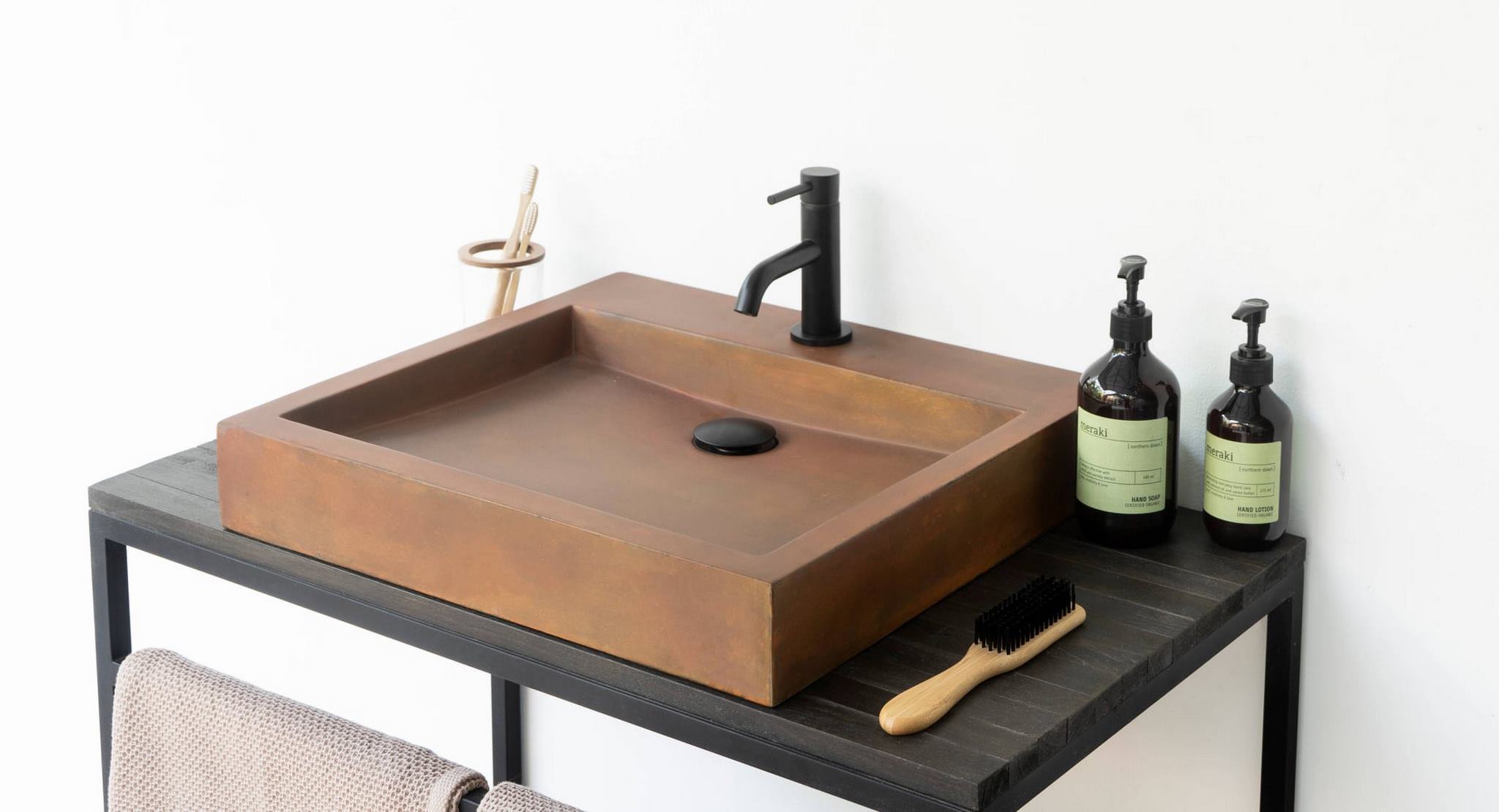 Square concrete sink with taphole